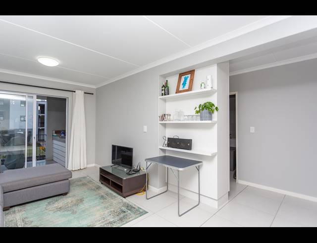 2 BEDROOM APARTMENT FOR SALE IN BURGUNDY ESTATE